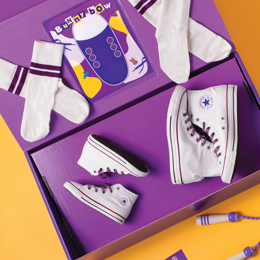 Box with Annie's shoelaces kit and Converse